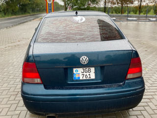 Volkswagen Jetta foto 2