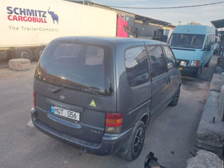 Nissan Serena foto 3