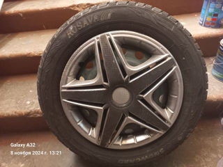 Продам одно колесо месте с диском зимняя резина 175/65R14 foto 2