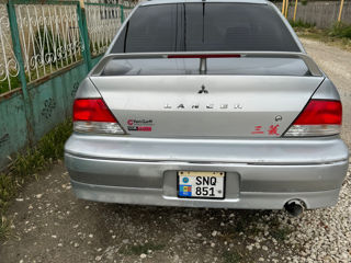 Mitsubishi Lancer foto 3