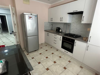 Apartament cu 2 camere, 68 m², Botanica, Chișinău foto 7