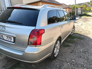 Toyota Avensis foto 1