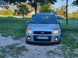 Ford Fusion foto 2