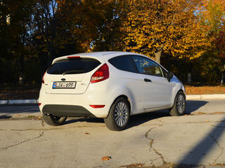 Ford Fiesta foto 2