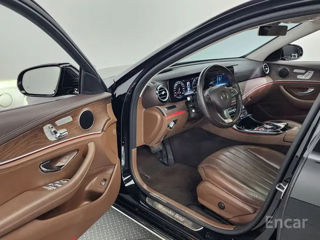 Mercedes E-Class foto 8