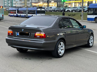 BMW 5 Series foto 4