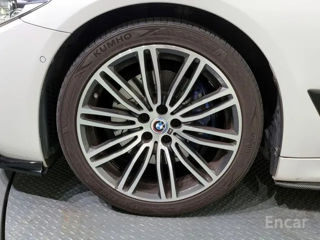 BMW 5 Series foto 4