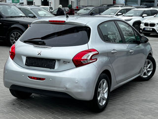 Peugeot 208 foto 4