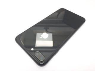 Apple iPhone 8 Plus (64 GB)