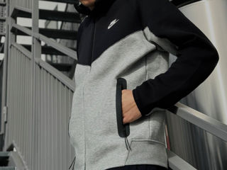 Продам Nike tech fleece