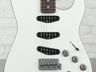 Fender Aerodyne Special Stratocaster Bright White + Stainless Steel frets + Deluxe Molded Case