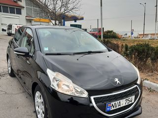 Peugeot 208 foto 3