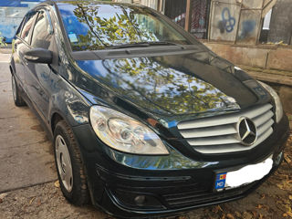 Mercedes B-Class foto 2