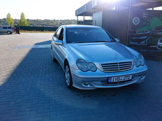 Mercedes C-Class foto 2