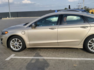 Ford Fusion foto 2