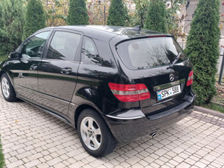 Mercedes B-Class foto 4