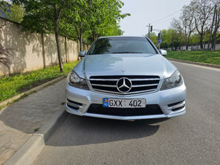 Mercedes C-Class foto 2