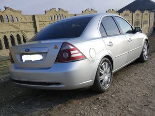 Ford Mondeo foto 4