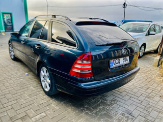 Mercedes C-Class foto 4