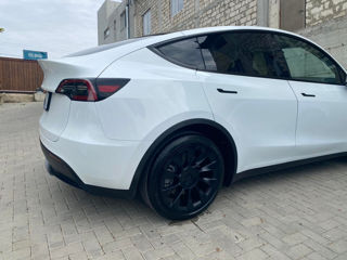 Tesla Model Y foto 3