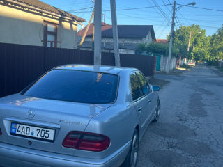 Mercedes E-Class фото 4