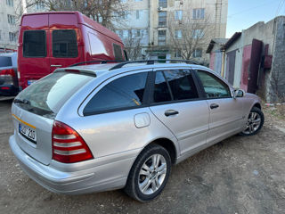 Mercedes C-Class foto 2