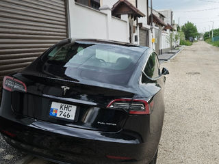 Tesla Model 3 foto 2