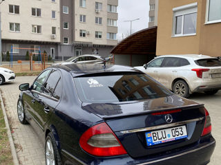 Mercedes E-Class foto 2