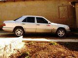 Mercedes Series (W124) foto 1