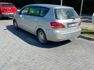 Toyota Avensis Verso foto 3