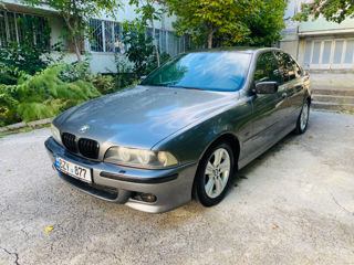 BMW 5 Series foto 1