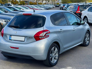 Peugeot 208 foto 6