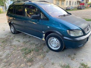 Opel Zafira foto 2