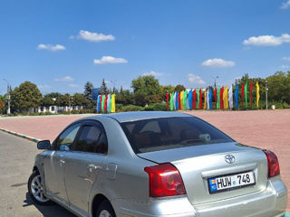 Toyota Avensis foto 4