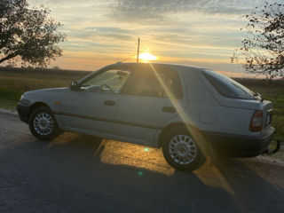 Nissan Sunny foto 4