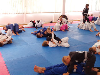 Scoala de Jiu-Jitsu Ciocana invita copiii si adultii la antrenamente! foto 2