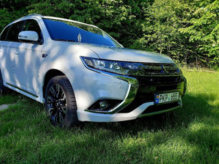 Mitsubishi Outlander фото 2