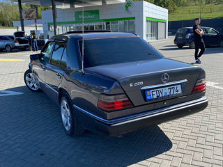 Mercedes Series (W124) foto 1