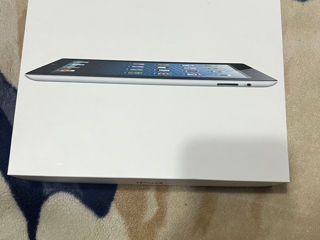 Vînd  IPad Wi-Fi Cellular 32 GB  ( lucrează ca nou)