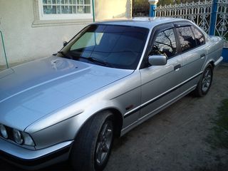 BMW 5 Series foto 1