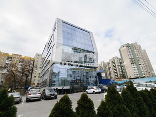 Oficiu în Centru, 360 mp, euroreparație, prima linie, 5000 € ! foto 1