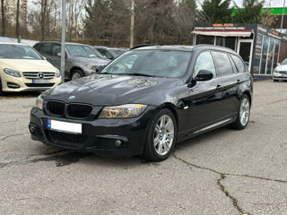 BMW 3 Series Touring foto 3