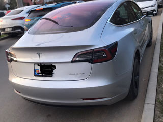 Tesla Model 3 foto 4