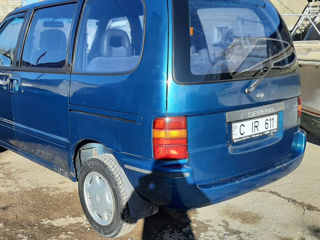 Nissan Serena foto 2