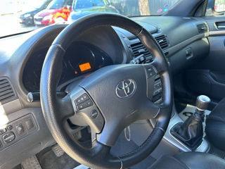 Toyota Avensis foto 11