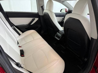 Tesla Model 3 foto 7