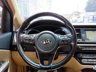 KIA Carnival foto 5