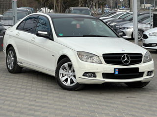 Mercedes C-Class foto 1