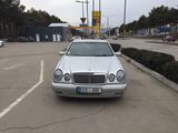 Mercedes E Class foto 2