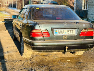 Mercedes E-Class foto 5